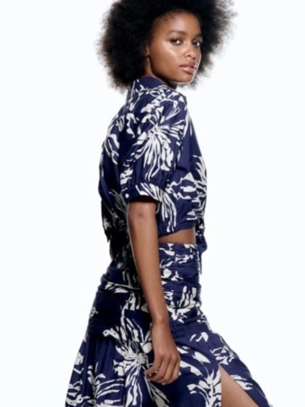🌻Zara Blue White Floral Crop Top Tie Front Puff Sleeve Button Up Blouse Medium
